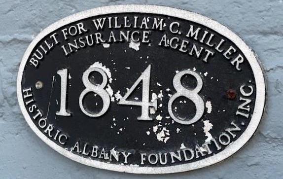 Historic Albany house
      plaque