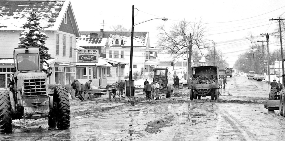 view west
along Western Avenue from Kenners Grocery 21 March 1963