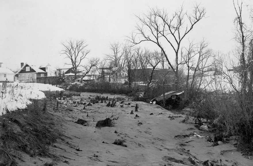 view
upstream of the scoured channel of the Krumkill east branch 21
March 1963